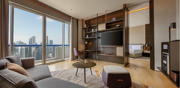 swissotel-the-stamford-singapore-crest-suite-2