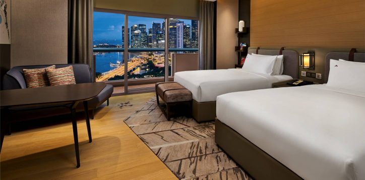 swissotel-singapore-twin-harbour-view-night-2