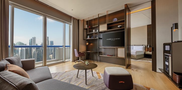 swissotel-the-stamford-crest-suite-2