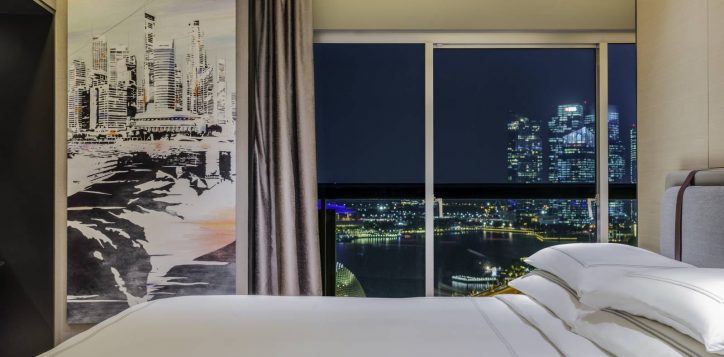 swissotel-the-stamford-hotel-harbour-view-suite-1557966-2