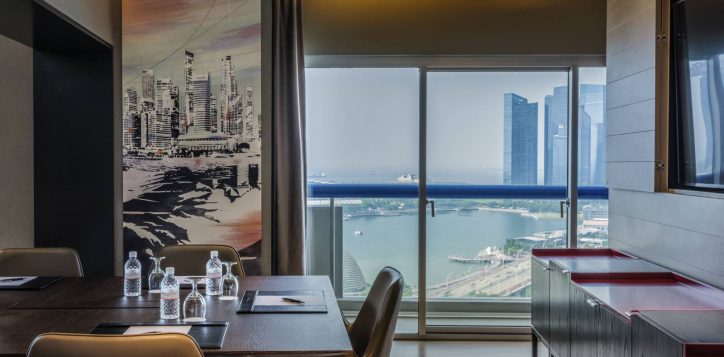 swissotel-the-stamford-hotel-harbour-view-suite-1557972-2