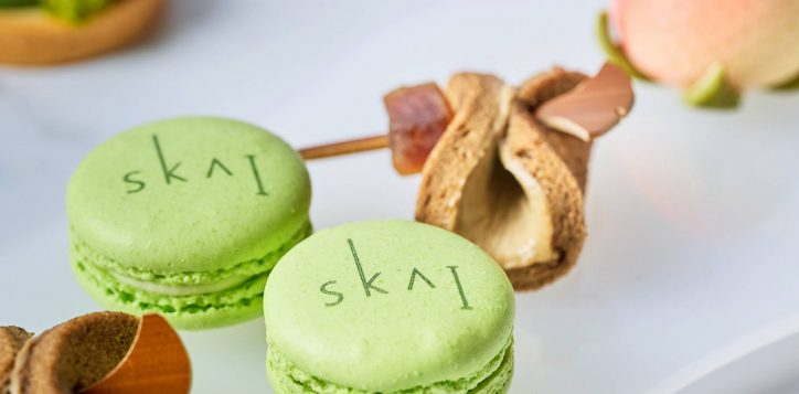 skai-high-tea-calamansi-macaron-with-hojicha-roulade-2