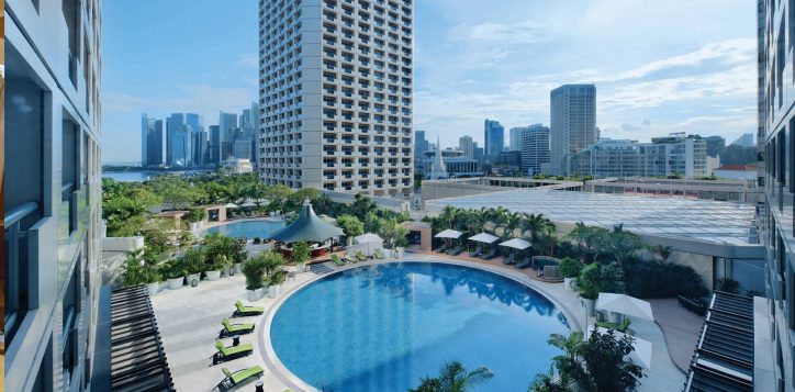 fairmont-singapore-swimming-pool-2