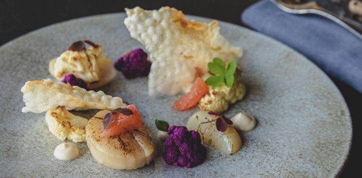 hamilton-hill-western-australian-scallop-with-pink-grapefruit-caramelized-cauliflower-and-tapioca