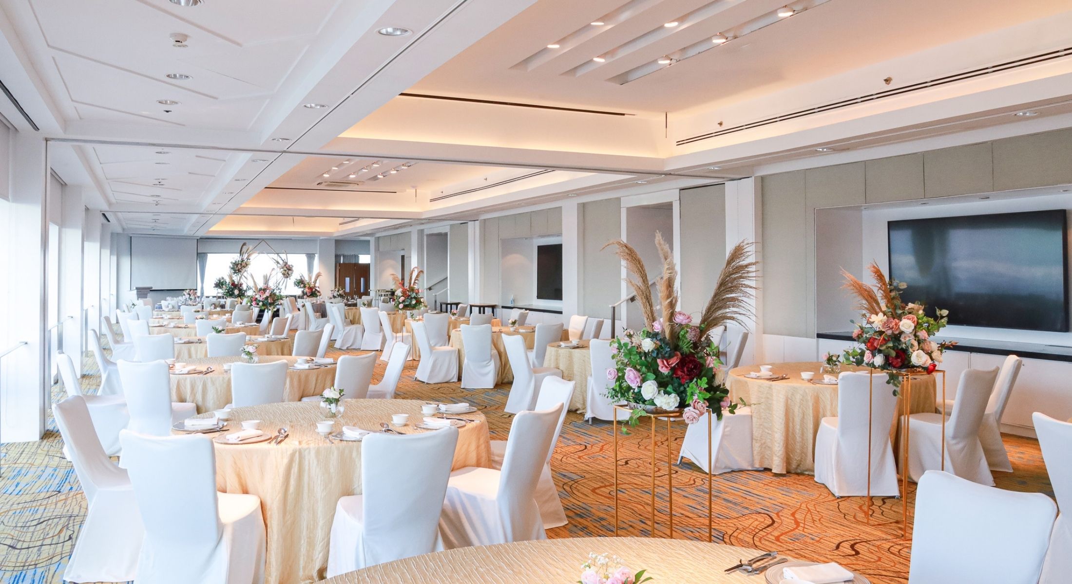 skai-suites-level-69-swiss-tel-the-stamford-singapore