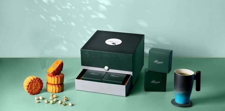 hero-image-baked-mooncakes-in-premium-box-2-2