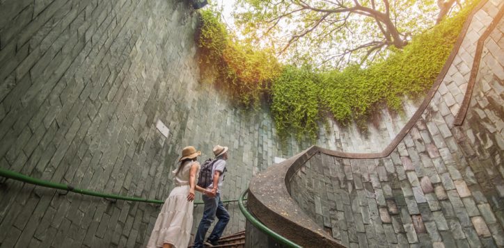 happycoupletouristtravelingonundergroundspiralstaircaseatfort-2