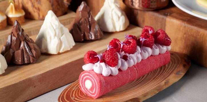 raspberry-rose-swiss-roll_1-2