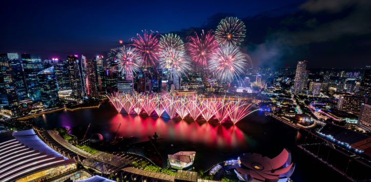singaporenightviewwithbeautifulfireworks-2