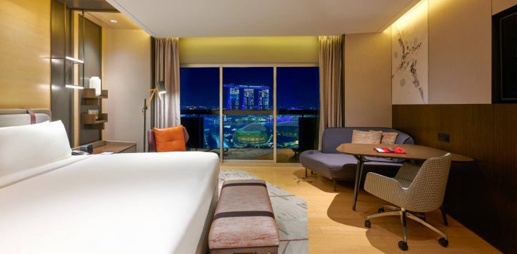 premier-prestige-marina-bay_king_night-2