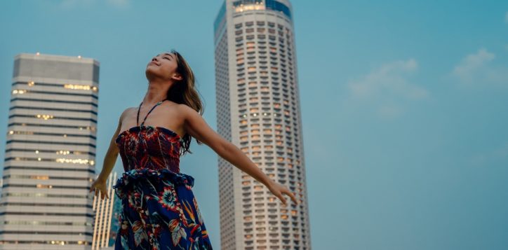 swissotel-the-stamford-exterior-view-2