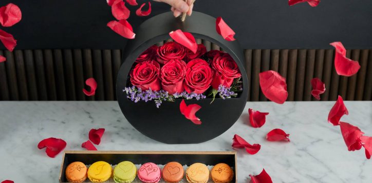 tsb-valentines-day-flowers-and-macarons-1-2