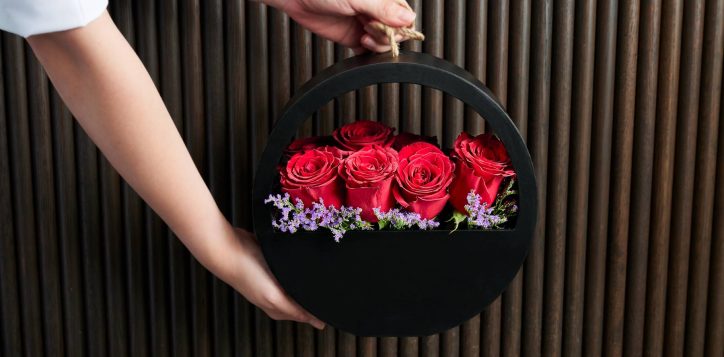 tsb-valentines-day-flowers-and-macarons-5-2