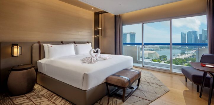 premier-marina-bay-king-couple-2