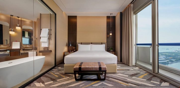 bonus-shot-crest-marina-bay-king-room-room-6454-straight-on-bed-view-with-bathroom-on-left-2