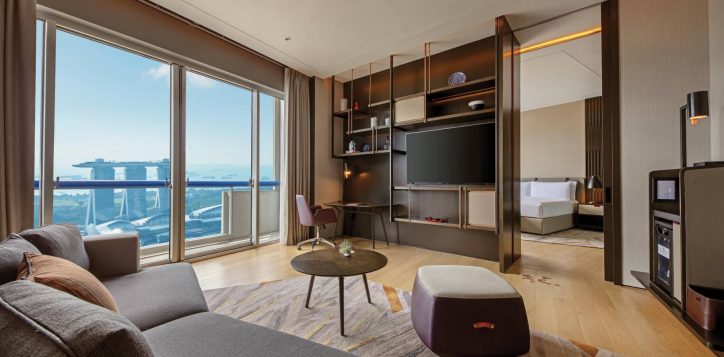 crest-marina-bay-king-room-with-mbs-view-living-room-using-existing-shot-with-stripped-in-mbs-view-2